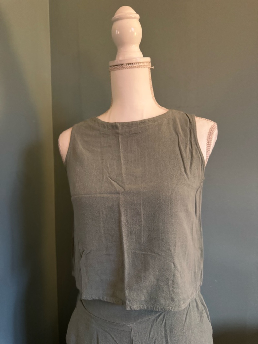 EUC Linen Blend Sleeveless Sage Green Crop Pants Set Small - Picture 3 of 4
